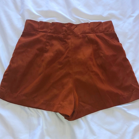 Rust colored high waist shorts - Picture 3 of 3